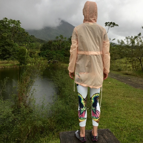 Pretty NWT Burton packable wind/rain jacket! - Picture 5 of 12